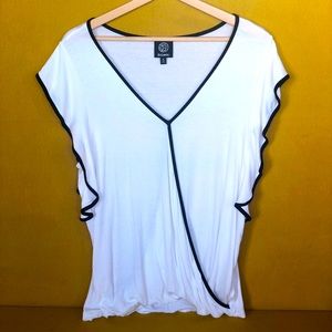 Bobeau White Flowy Short Sleeved Shirt with Black Trim, Size Medium